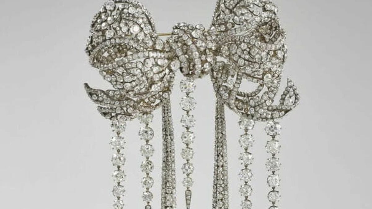 A tiara de Maria-Amélia e Hortênsia foi feita com safiras do Ceilão e diamantes/Le Parisien