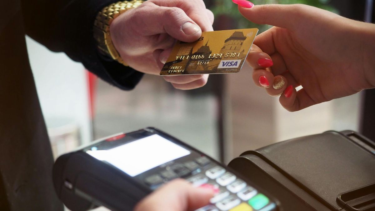 Estabeleça um limite pessoal de uso abaixo do limite total do cartão disciplina é a chave/Pexels