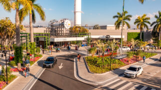 O Centro Comercial Leste Aricanduva, conhecido popularmente como Shopping Aricanduva, é considerado o maior centro de compras do Brasil e da América Latina