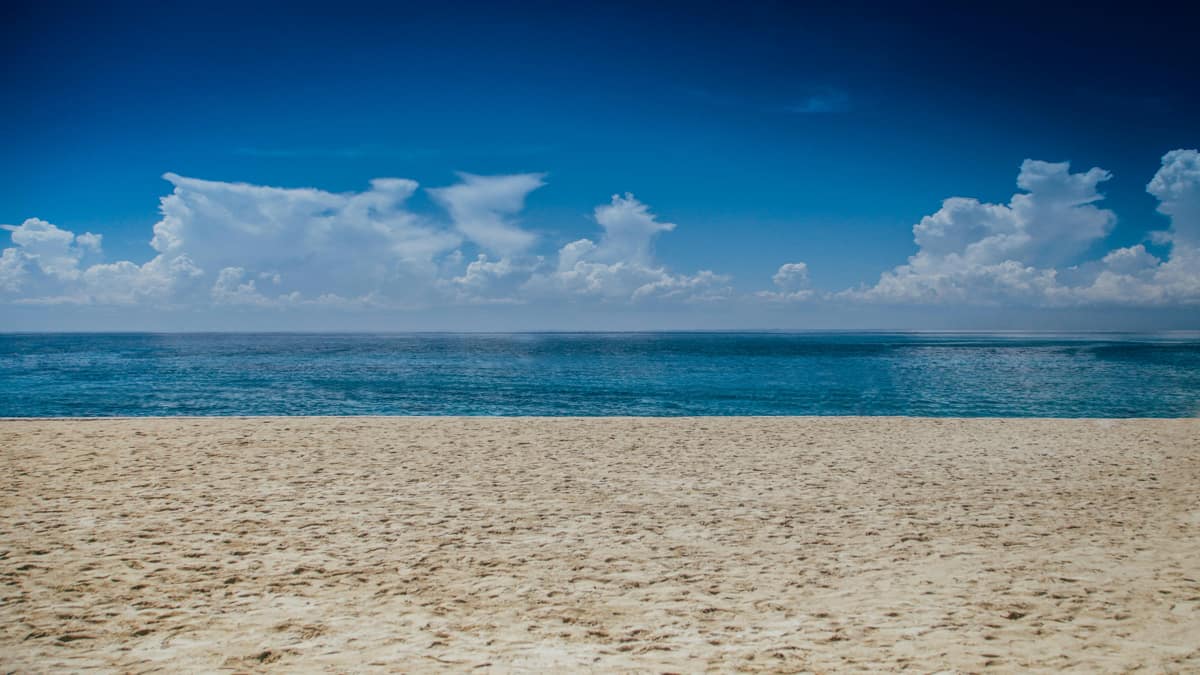 Entretanto, de acordo com a Fundação Estadual de Proteção Ambiental do Rio Grande do Sul (Fepam), não há, por parte do Estado, um critério técnico ou ambiental formalmente estabelecido sobre a continuidade sobre o limite das faixas de areia (Imagem Meramente Ilustrativa/Clem Onojeghuo/Pexels)
