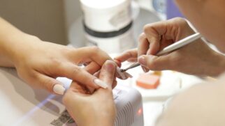 A Anvisa cancela registros de produtos com riscos à saúde para evitar a comercialização