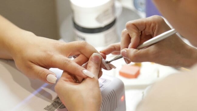 A Anvisa cancela registros de produtos com riscos à saúde para evitar a comercialização