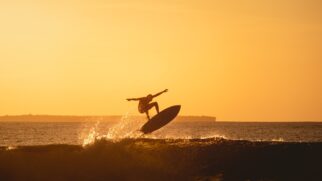Mesmo achando que não havia mais esperanças, surfista recuperou sua prancha após meses