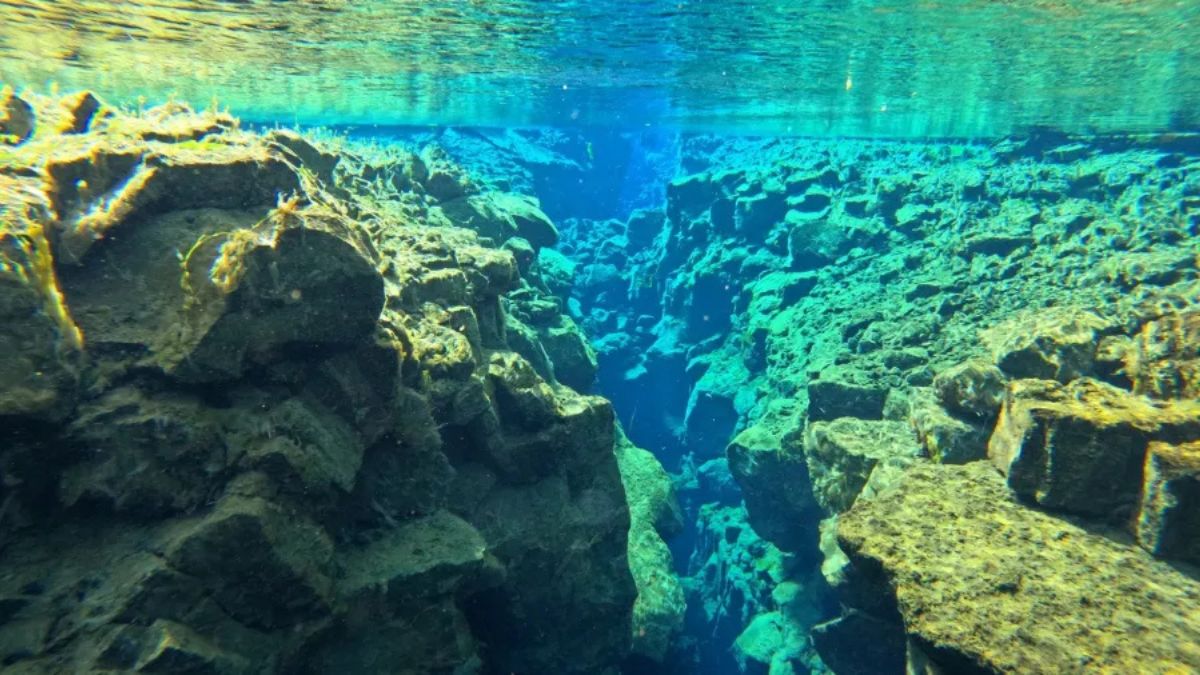 Segundo especialistas, a Terra está se 'abrindo' no Oceano pela primeira vez