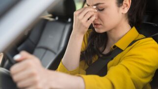 Ouvir músicas alegres ou suaves durante o trajeto pode ajudar a reduzir o enjoo no carro, segundo estudo de pesquisadores chineses