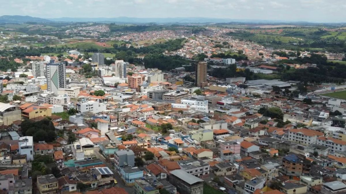 A economia local é forte e diversificada, com destaque para o rebanho leiteiro, o gado de corte e as extensas plantações de milho e café