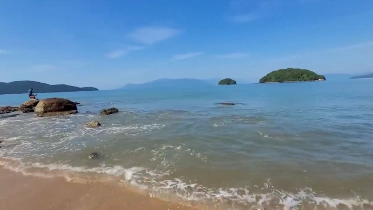 O encontro do Rio Mococa com o oceano cria um cenário bonito e contribui para a tranquilidade das águas