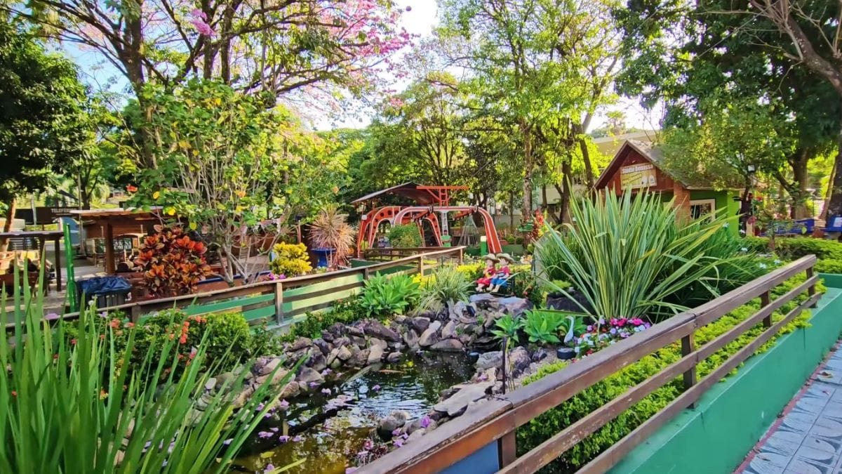Durante todo o ano, turistas visitam o município em busca de tranquilidade, boa gastronomia e belas paisagens
