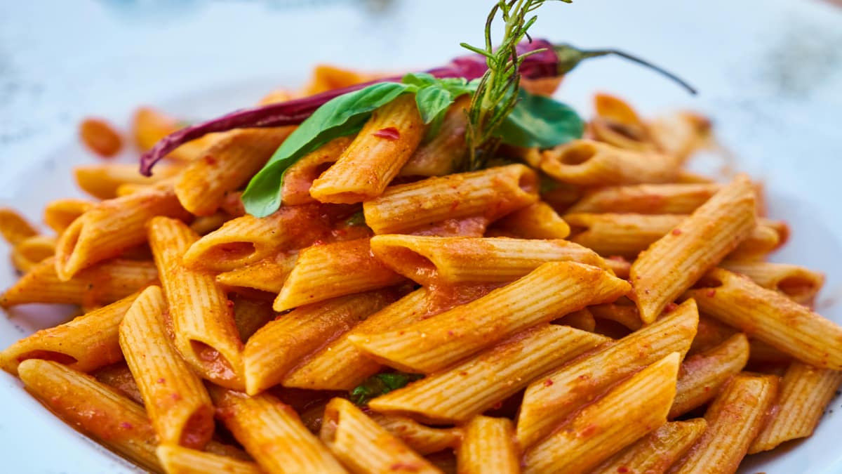 Este salgadinho caseiro feito com macarrão na airfryer, está viralizando na internet (Engin Akyurt/Pexels)