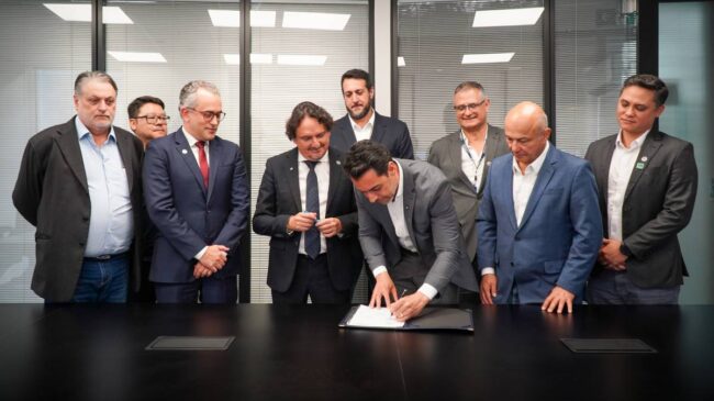 Nesta terça-feira (14), a Autoridade Portuária de Santos (APS) assinou um contrato com a Fundação Valenciaport para a elaboração do Plano de Descarbonização