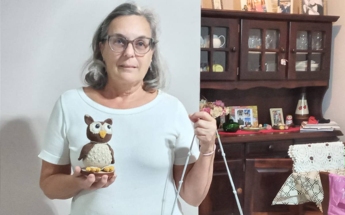 Cristina conta que aprendeu a fazer o crochê aos 14 anos com a sua madrasta e, a partir daí, não parou mais de fazer as peças de crochê
