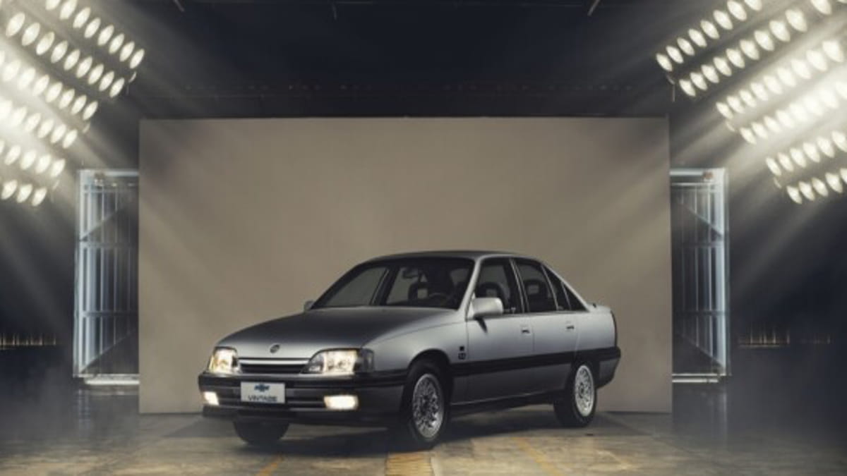 Equipado com um motor de seis cilindros em linha, o topo da linha era o Omega CD 3.0, em uma versão importada da Europa (Chevrolet/Divulgação)