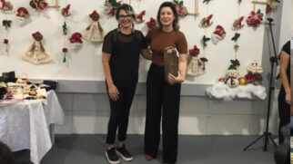 A trajetória de Valeska Silva de Oliveira, de 52 anos, é um exemplo de como amor-próprio e coragem são pilares fundamentais durante o tratamento