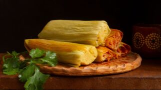 A pamonha de milho verde conserva o sabor puro e delicado do milho terno