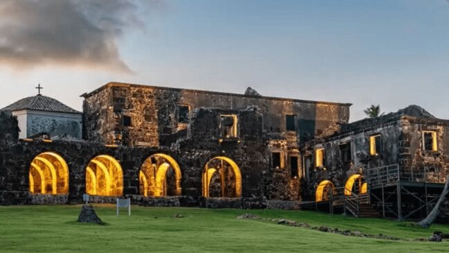 Conheça o único castelo medieval das Américas, localizado no Brasil