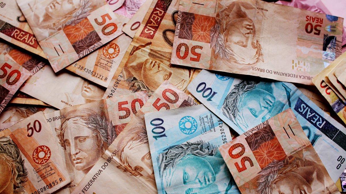 A verificação de autenticidade das cédulas é essencial para evitar golpes / Pixabay