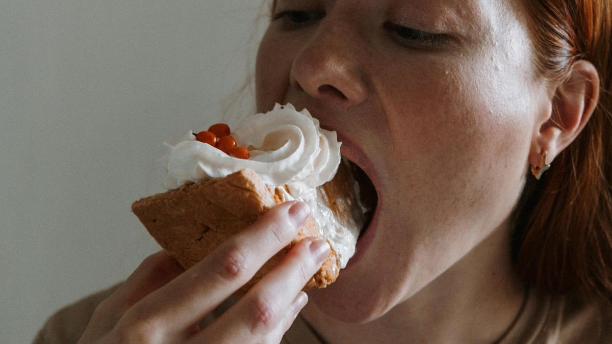 De onde vem e como evitar a vontade de 'docinho' durante o dia