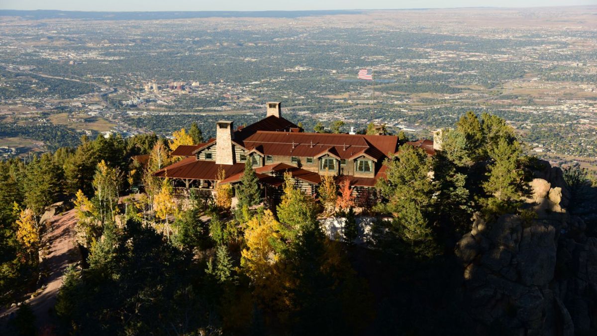Refúgio de montanha a 2.800 metros de altitude, combina exclusividade, conforto e vistas panorâmicas sobre o Colorado/ Divulgação Cloud Camp