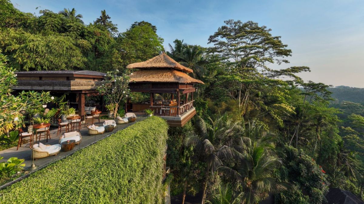 Localizado em Ubud, o resort celebra a espiritualidade balinesa com rituais e experiências culturais autênticas/ Divulgação Mandapa