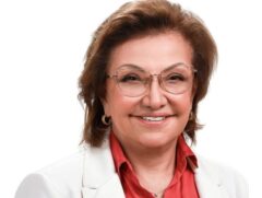 Ela segue internada na unidade médica