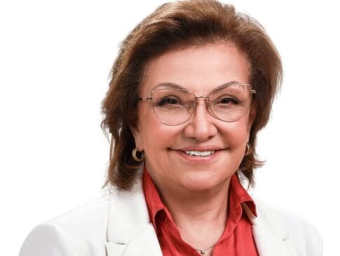 Ela segue internada na unidade médica