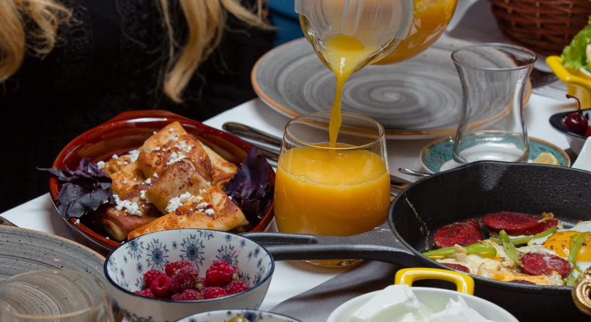 Mais do que um evento gastronômico, o Brunch Weekend se tornou um ritual urbano que celebra a união entre comida, coquetelaria, convivência e cultura