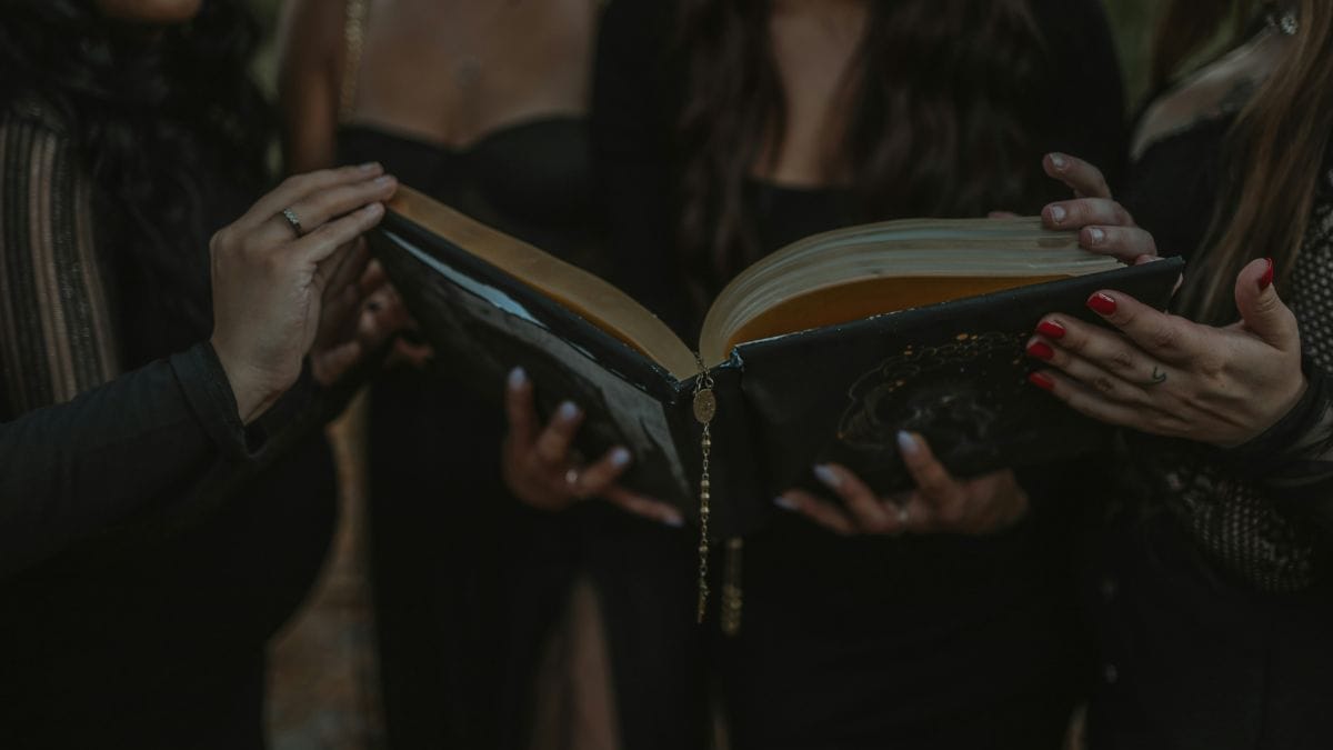 A bruxaria moderna valoriza a natureza e rejeita estereótipos negativos/Unsplash