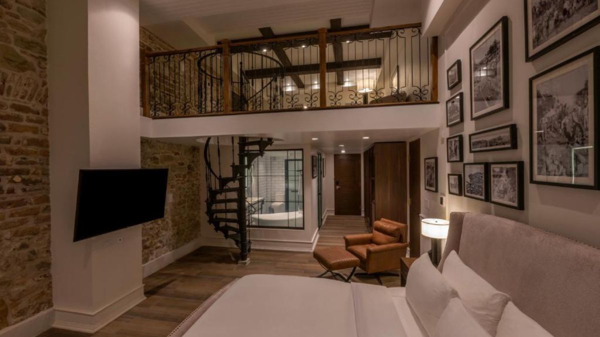 Com três alas luxuosas, o hotel restaura um pedaço do centro histórico (Casco Antiguo) - Divulgação
