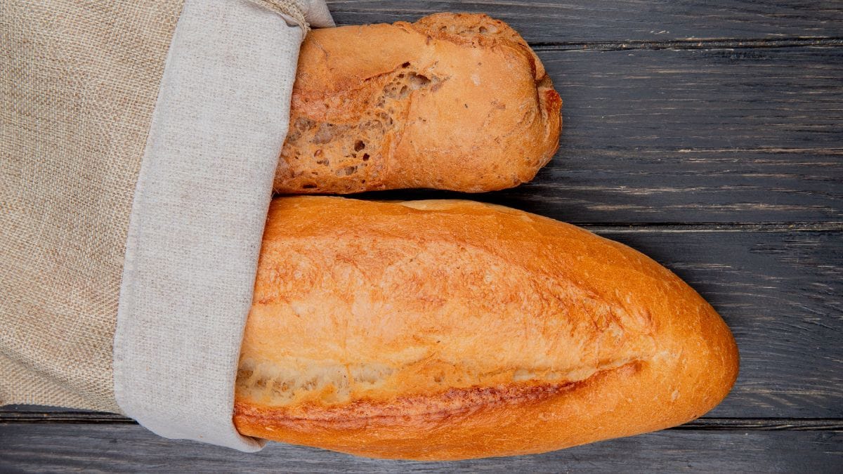 Segundo especialistas citados pelo jornal The Daily Meal, a melhor forma de armazenar pães é utilizando sacos de lona