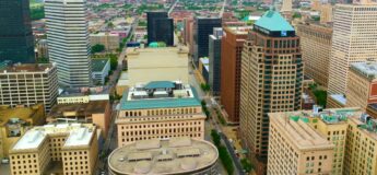 Um exemplo aconteceu na cidade de Cleveland, nos Estados Unidos. A ideia era simples: entrar para a história com o maior lançamento de balões de hélio