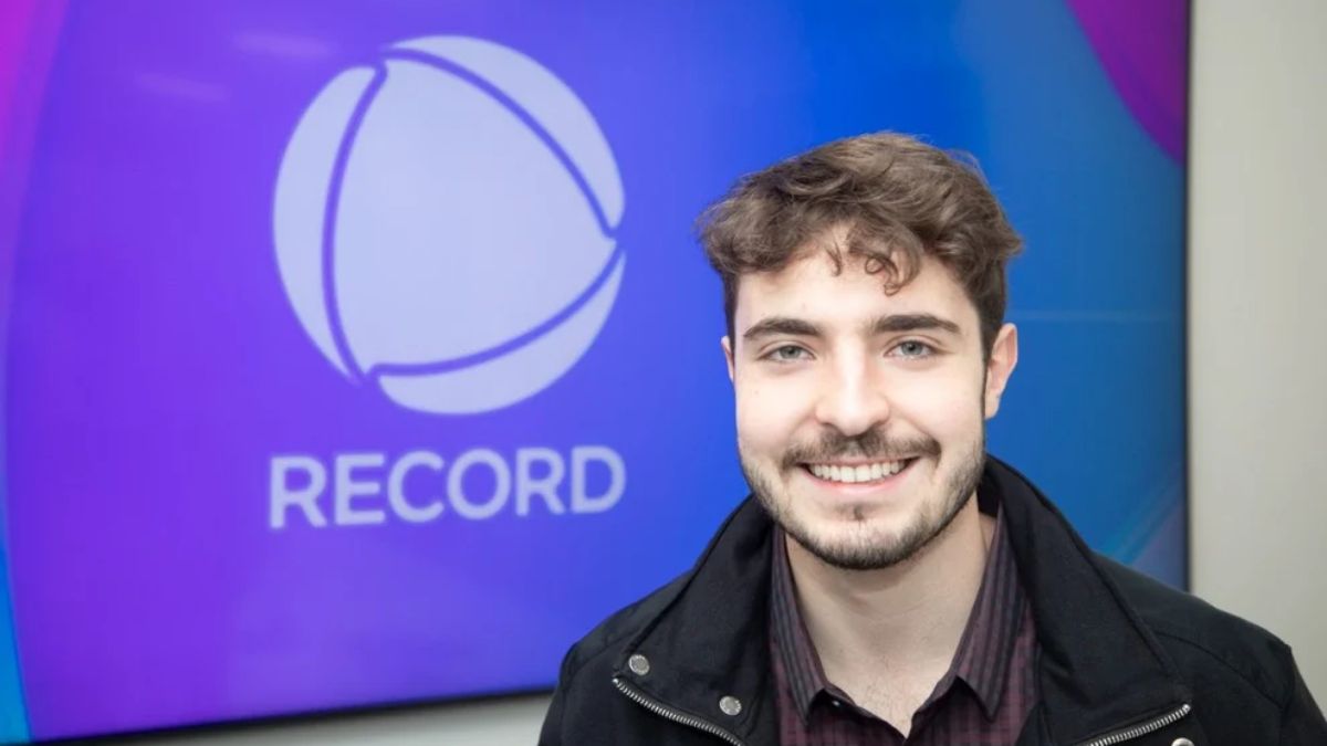 João Augusto vai comandar um quadro no 'Domingo Espetacular'