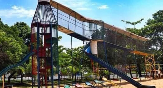 Nas décadas passadas, especialmente nos anos 1960 e 1970, o espaço era carinhosamente apelidado de "Disneylândia Santista"