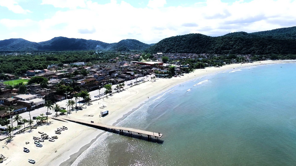 Uma das Praias de Guarujá / Renan Lousada/DL