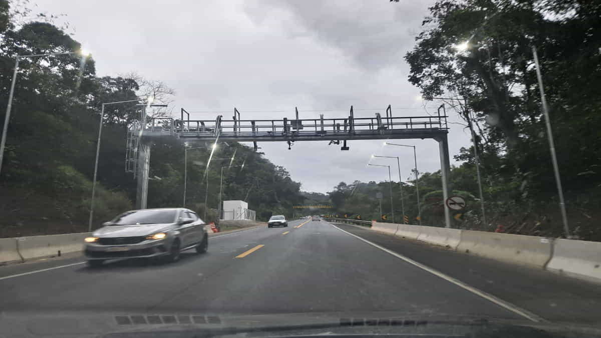 A deputada Solange Freitas (União) postou um vídeo nas redes sociais, em que está ao lado do governador, comemorando a decisão e se mostrando muito feliz com a medida (Márcio Ribeiro/DL)