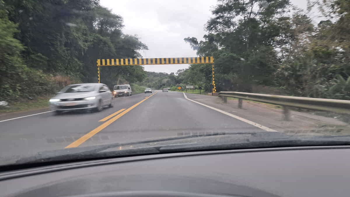 Rodovia no Vale do Ribeira tem pista simples, alto índice de acidentes e será alvo de mudanças após mobilizações de moradores e lideranças locais