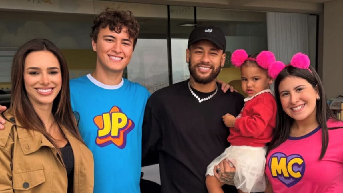 Neymar realiza sonho da filha e traz os youtubers Maria Clara e JP para o aniversário de 2 anos de Mavie