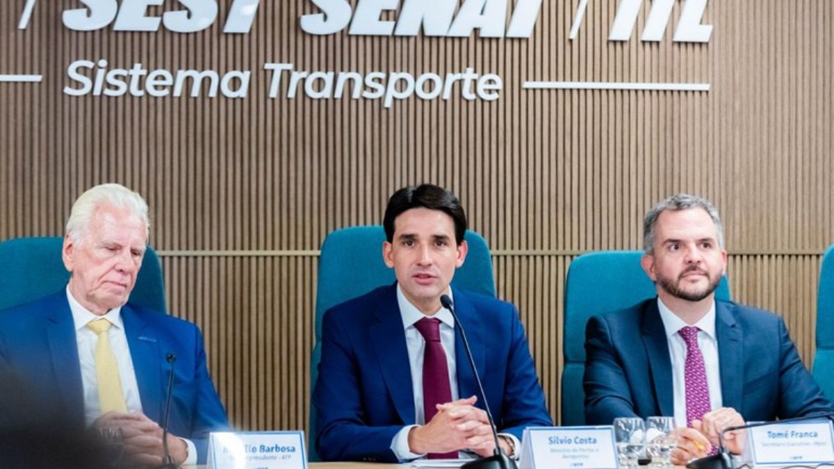 O ministro Silvio Costa Filho