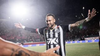Craque do futebol investiu em três imóveis no litoral de SP que, juntos, formam propriedade milionária e exclusiva