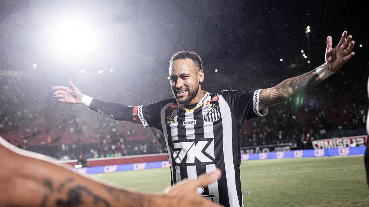 Craque do futebol investiu em três imóveis no litoral de SP que, juntos, formam propriedade milionária e exclusiva