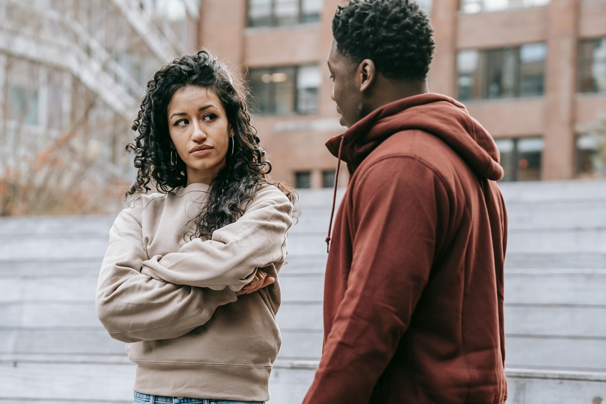 Nem todo mundo se adapta: o modelo exige maturidade, confiança e sintonia sem isso, o amor de fim de semana pode não durar (Pexels)