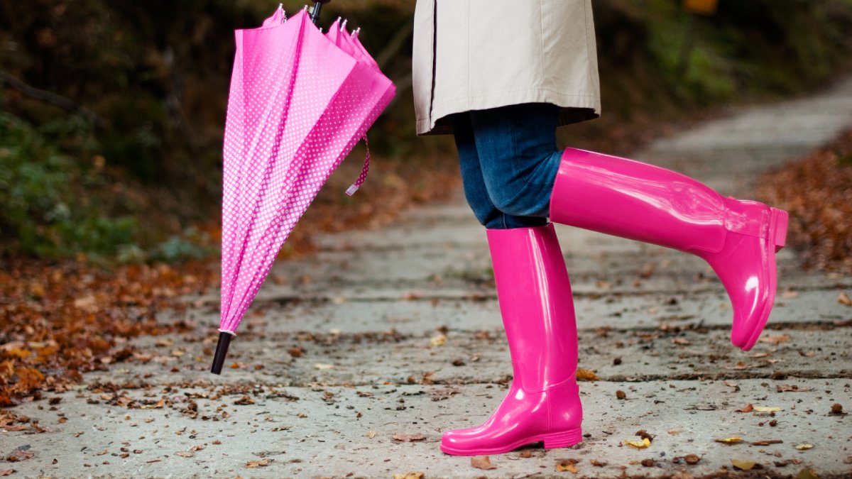 As botas de borracha deixaram de ser exclusivas dos dias de chuva e agora fazem sucesso nas ruas e passarelas