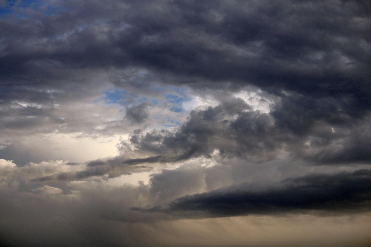 Fenômeno, resultado da combinação entre calor intenso e alta umidade, cria o cenário ideal para chuvas fortes, ventos e descargas elétricas