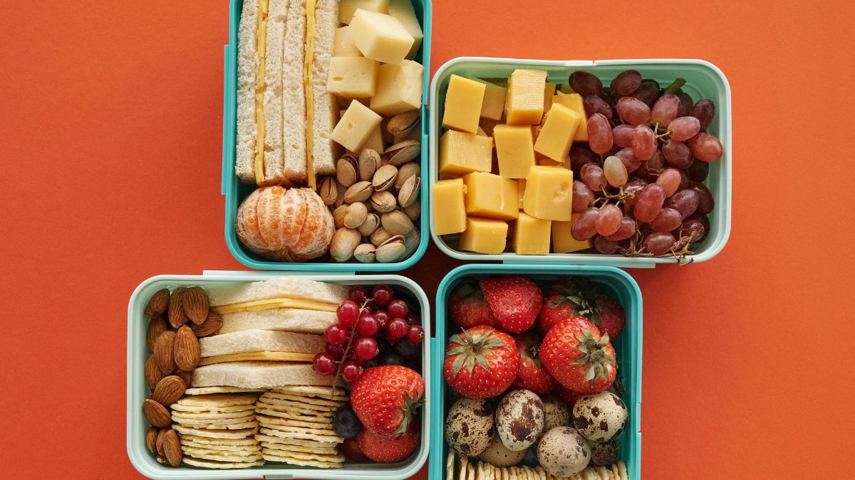 6 - Kits de lanches e garrafa de água vazia: Manter a energia é essencial, não se esqueça daquele lanchinho - Pexels