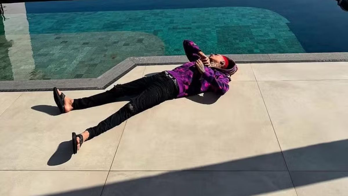 O imóvel teria sido entregue em más condições, com danos estruturais e desgaste