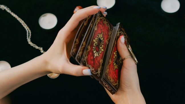 No Tarot Terapêutico, a prosperidade surge quando há alinhamento entre intenção, propósito e ação