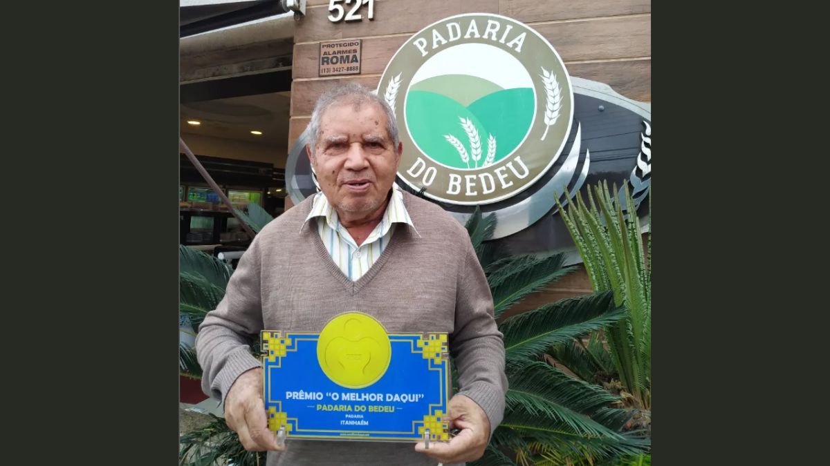 Padaria do Bedeu: Tradicional há 30 anos, a Padaria do Bedeu, em sua segunda geração familiar, oferece uma grande variedade de produtos com foco em qualidade e bom atendimento. Funciona todos os dias, das 6h às 21h, na Av. Humberto Ataulo, 521 Jd. Ivoty, Itanhaém/ Reprodução Instagram/@padariadobedeu