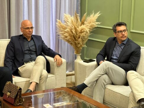 Prefeito Farid Madi recebeu em seu gabinete representantes da rede