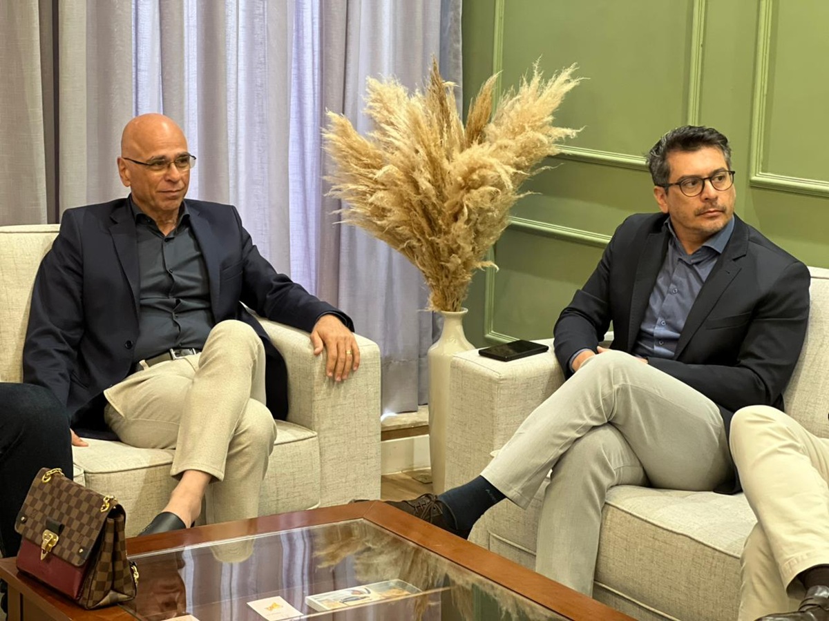 Prefeito Farid Madi recebe representantes da Rede D'Or e secretário de Saúde (Divulgação/PMG)