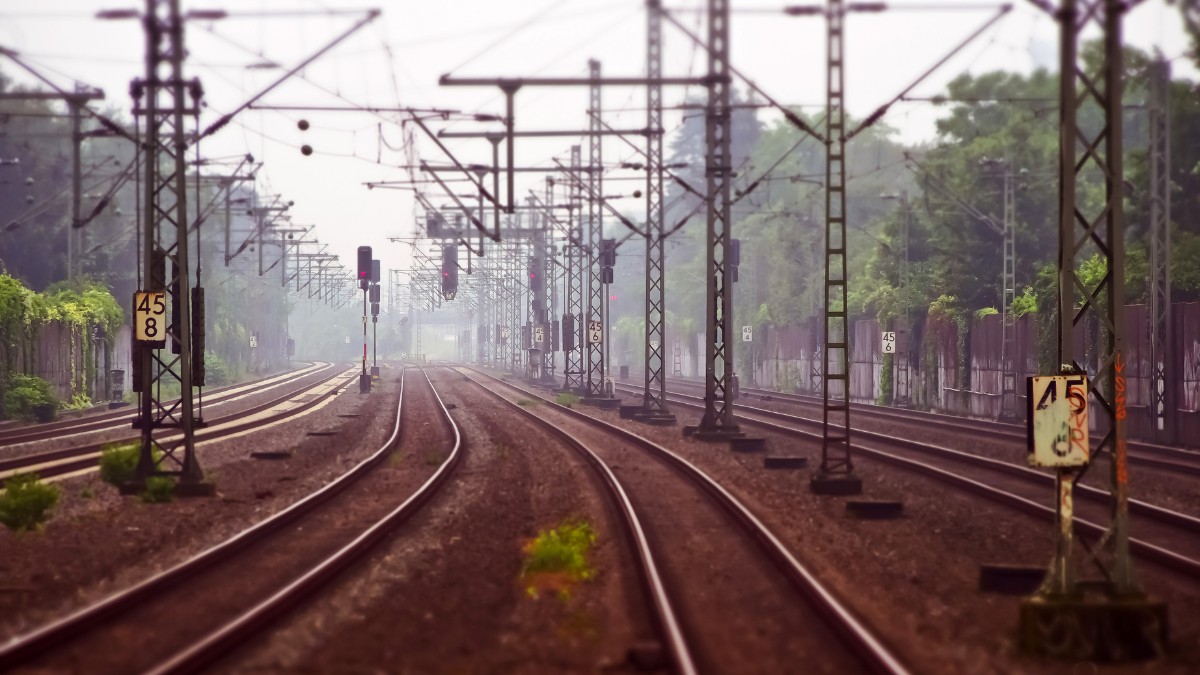 A expansão das linhas de trem representa um avanço na integração e sustentabilidade do transporte urbano / Pixabay