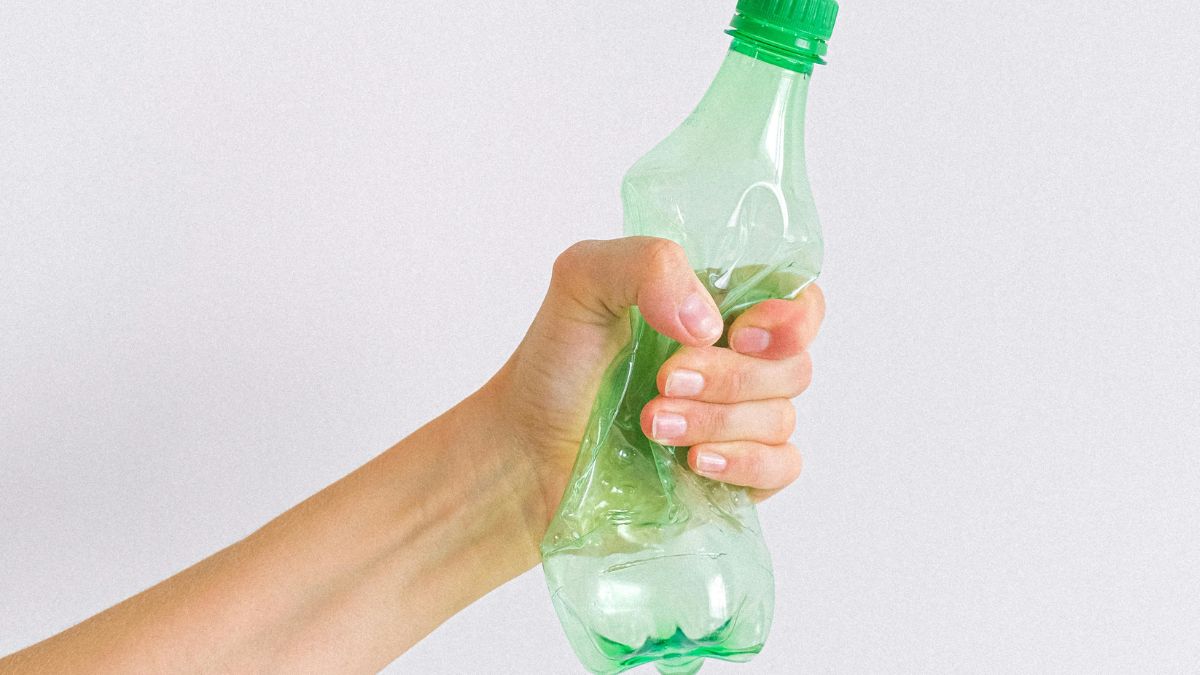 2 - Embora a OMS ainda investigue os efeitos a longo prazo, a ingestão de milhares de partículas plásticas por ano é uma realidade - Pexels